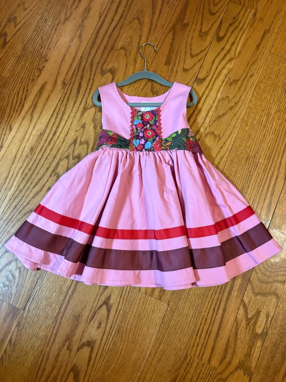 Matilda Jane paint by number summer dress. Like New. Size 4.